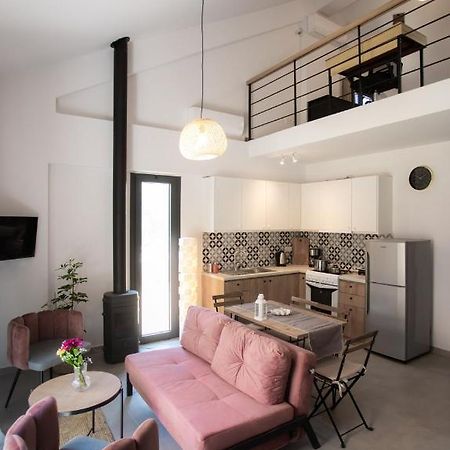 Isida - Cozy Sea Walk Lodge With Private Garden เนอามากรี ภายนอก รูปภาพ