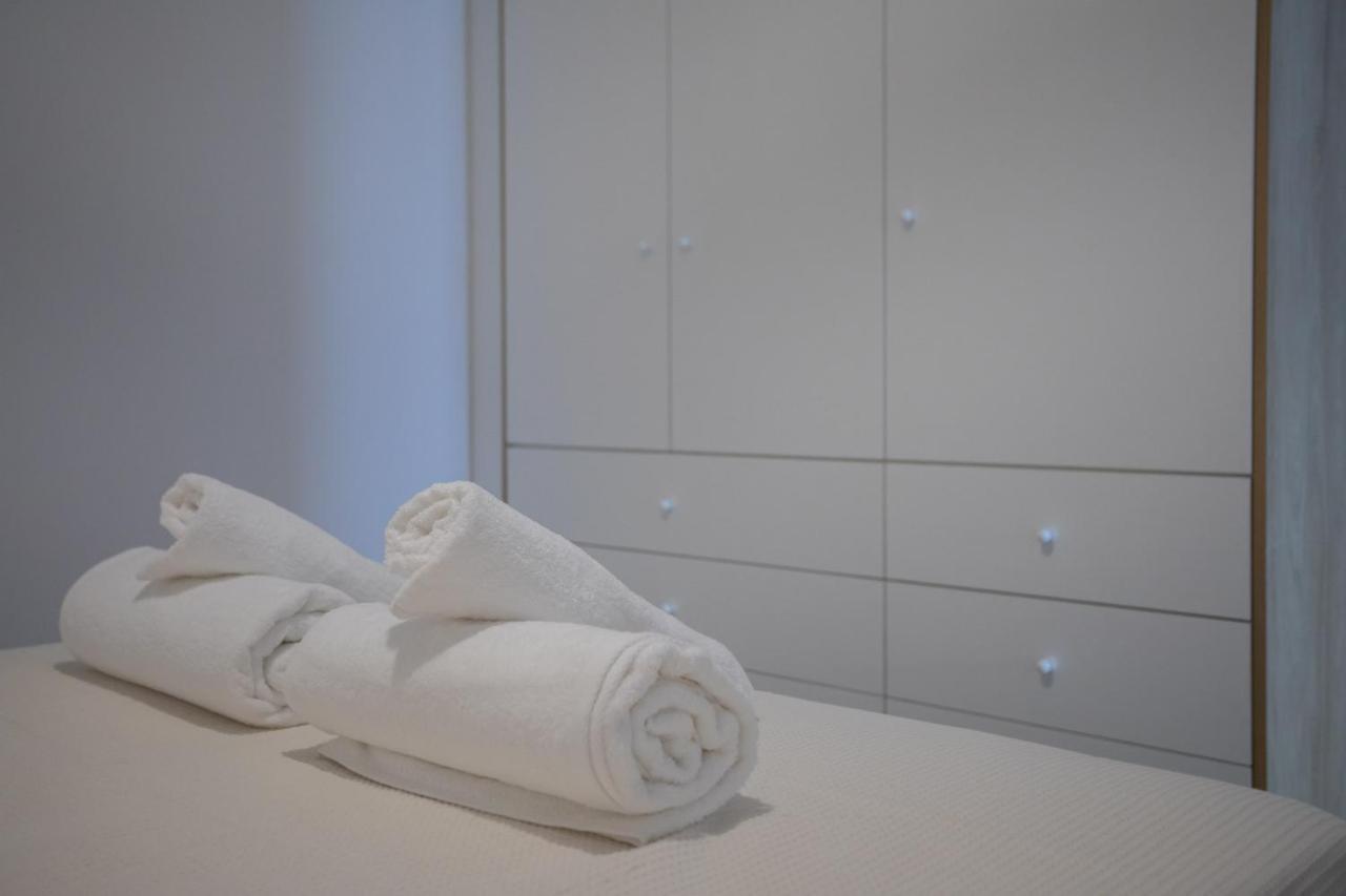 Isida - Cozy Sea Walk Lodge With Private Garden เนอามากรี ภายนอก รูปภาพ